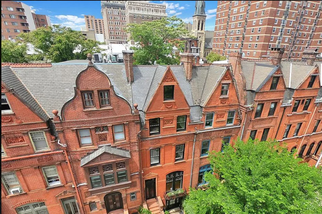 Beautiful and Historic Large Townhouse - Drone Front - Great Location: Mt. Vernon - Beautifully Renovated 1BR, 1BA Rooms