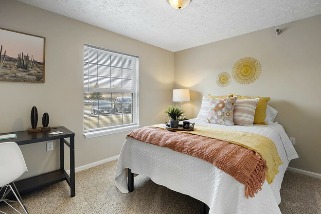 Bedroom - Village West 4x2 (Prefer guy roommate) Apartments