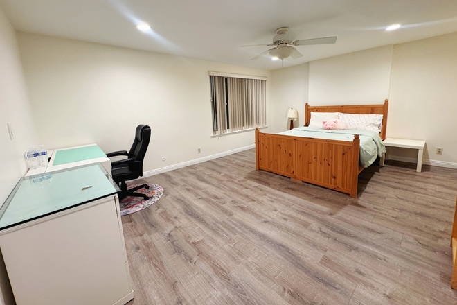 Huge bedroom - Master bedroom/Private bathroom /Full furnished/Bus 79 to UCI in 17mins/Amazing HOST