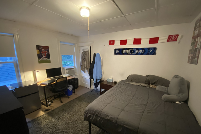 Bedroom - Room directly across from Tufts Campus, available for Summer '26 Sublet (June - August) House