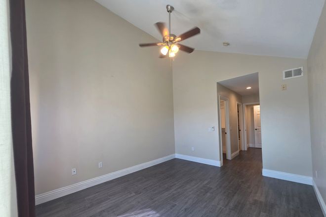 Bedroom - Private Bedroom and Private Bathroom near UCSD