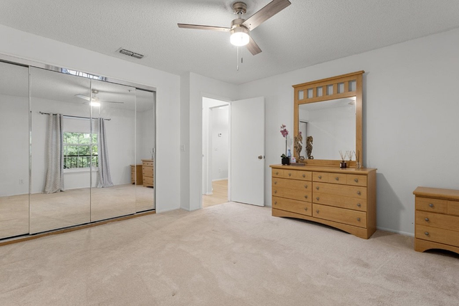Bedroom/Closet - Hunter's Reserve Condo