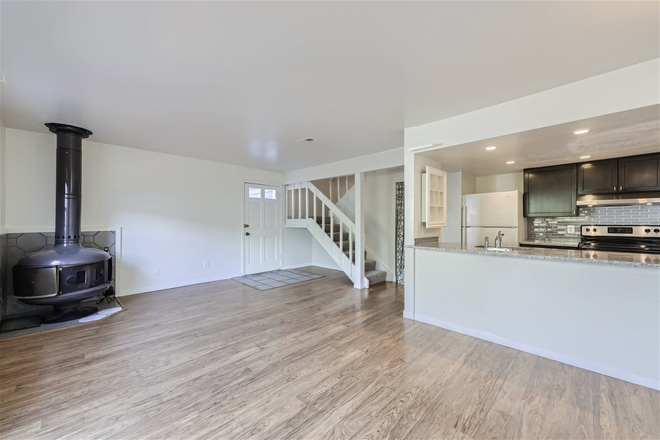 Living area - 2 Bed / 1 Bath Apartment for rent in mapleton hill neighborhood