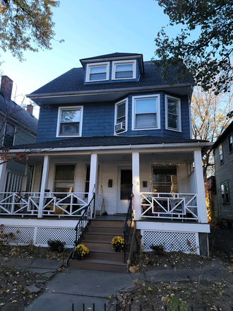 Rent room in a house with use of two bathrooms, living room kitchen - 11311 HESSLER