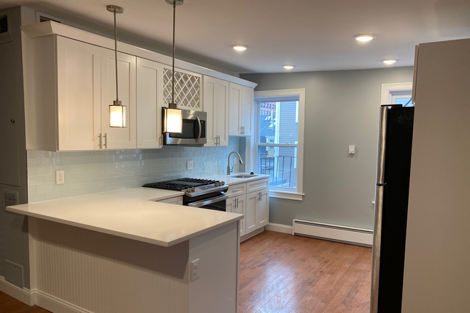 x - Chelsea St 2 Bed East Boston Apartments