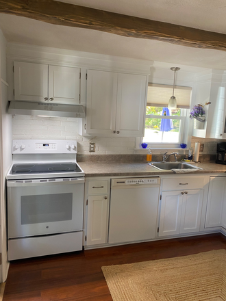 Tenet has shared use of kitchen - ALL-Inclusive Private / Furnished 2nd-Floor Study Suite for Medical Students House