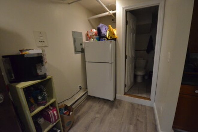 Kitchen - 2 Bedrooms in Burbank walk to campus 9/1 No Fee Living Room