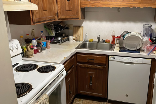 Kitchen - Riverside park apartments