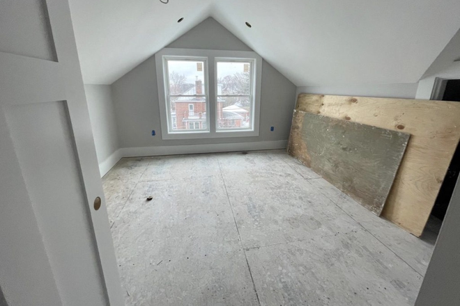 - - LUXURY 6 BED 2 BATH NEAR TUFTS UNIVERSITY 6/1/2027 Apartments