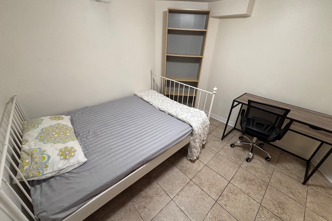 Room - Furnished Basement room with AC in 3 bedroom unit, Kensington Market. 10 mins to UofT and TMU
