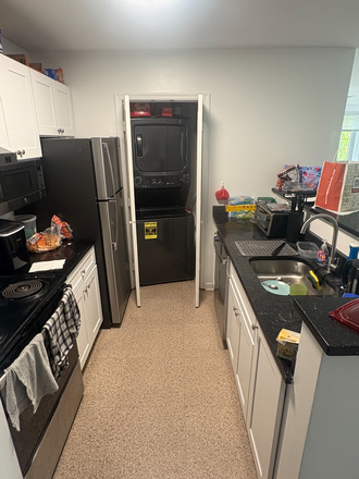 kitchen - South Campus Commons 2 Room Opening Apartments