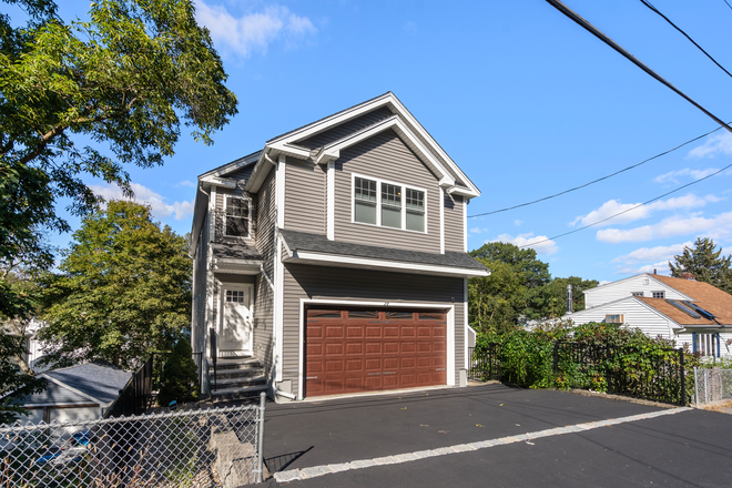 Outside - Park Ave Home, 4 bed/3.5 bath, 2 car garage, pet friendly, no fees.