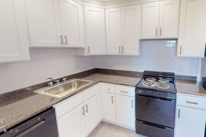 Hub Realty - Excellent 2 bedroom, with renovated kitchen with dishwasher, parking available