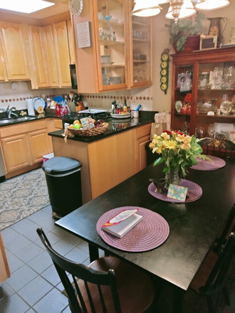 SHARED KITCHEN - GREAT PRICE AND LOCATION! House