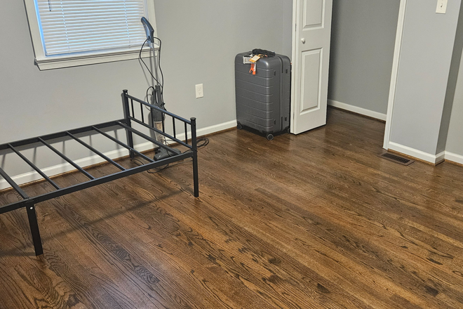 Bedroom - $829/mo (Eff.) + $770 CASH BONUS! Pvt Bath, Free Parking, Fully Furnished