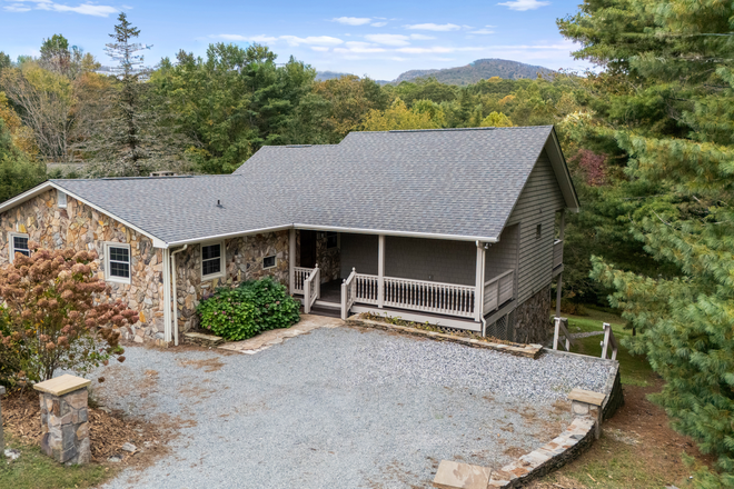 front of house and driveway - 436 Apple Way - 3 bed/2.5 bath -