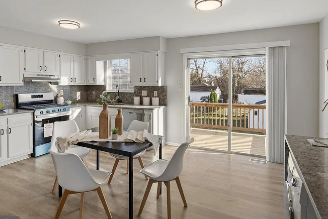 Upstairs kitchen + dining - 5BR College Park Home – Roommate-Friendly, Flexible, and Actually Nice :) $4200/month