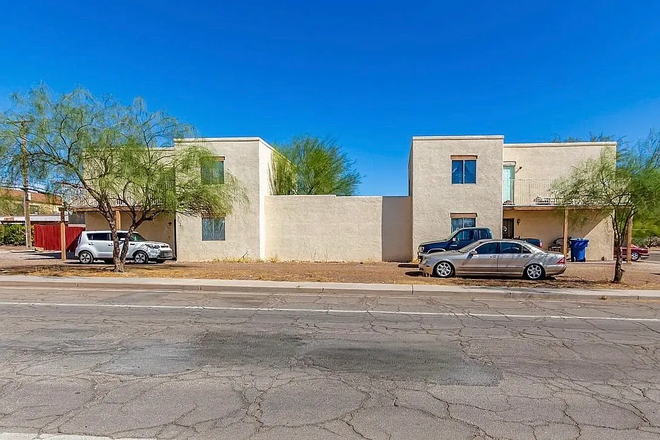 Outside Street View - Student-Friendly Tucson House Near U of A Campus