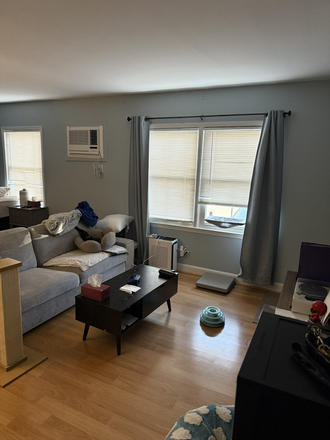 living area - Spacious studio: Walk to Emory/CDC
