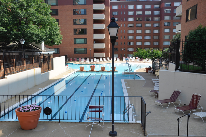 Community Pool - PRIME ROSSLYN LOCATION Large Studio at River Place North Close Rosslyn Metro, GU, GW
