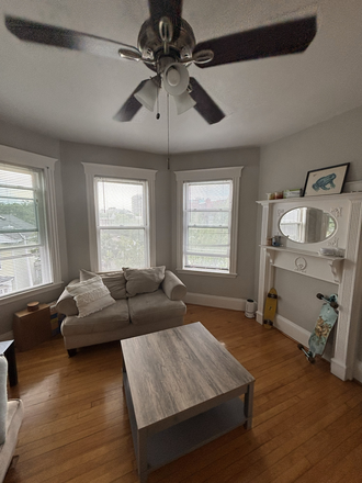 Livingroom - Huge Sunny Room in Central Square Apartments