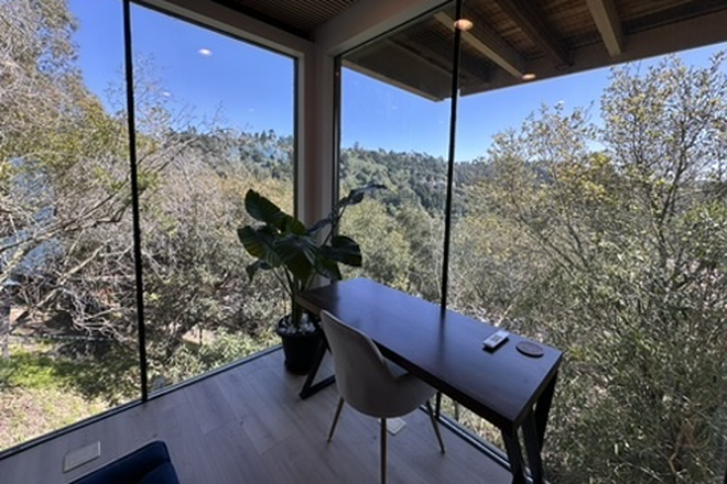Floor to ceiling windows - Furnished apartment for rent