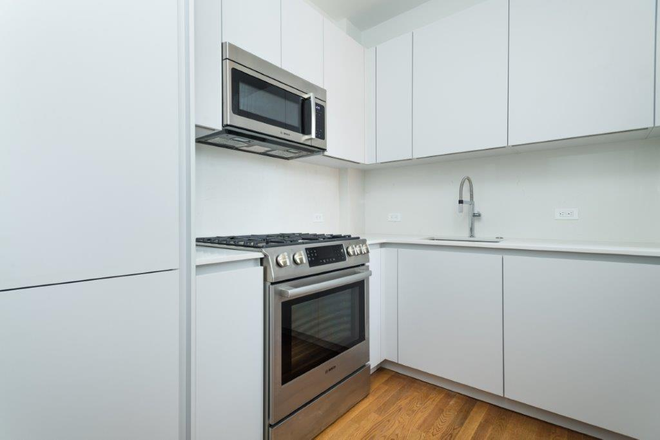 . - BEAUTIFULLY RENOVATED 1 BED, NO BROKER FEE! HOT WATER INCLUDED, AVAIL 6/1/2026!