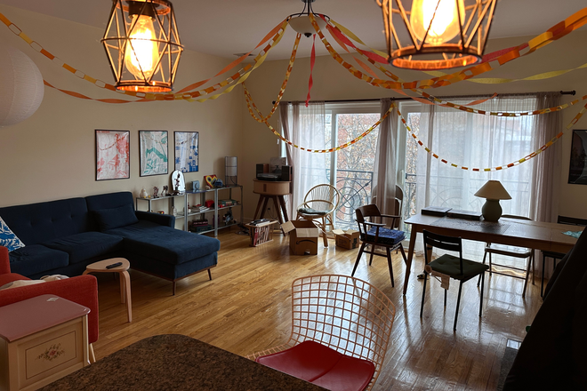 Living room - Jan - May Sublease in Tri-Taylor/IMD