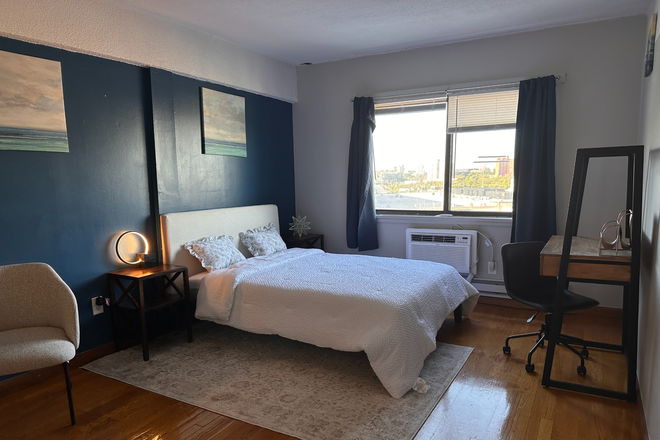 Bedroom - 1110 Commonwealth Ave