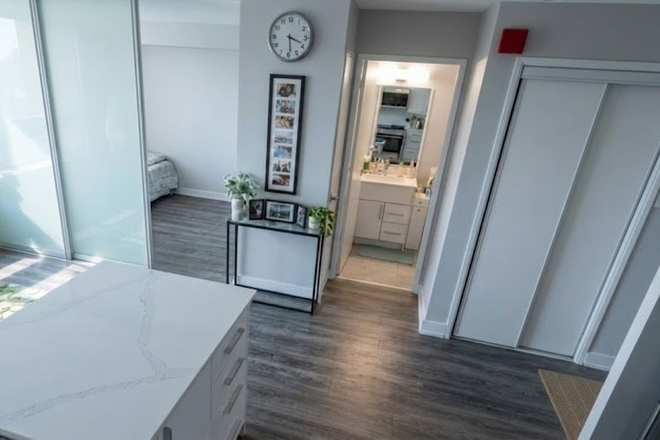 Full Room - Summer Sublet Near U of T / Yorkville — Furnished 1 Bed, 1 Bath