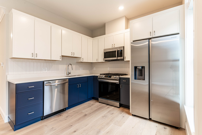 kitchen - *NO BROKERS FEE!* Renov. 2 Bed/ 2 Bath w/ LAUNDRY IN UNIT! Near HBS Avail. 9/1/26! Apartments