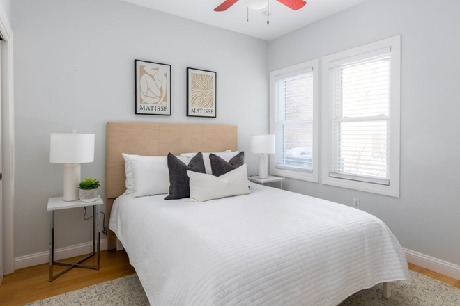 Bedroom - Bed and bath in apartment near campus