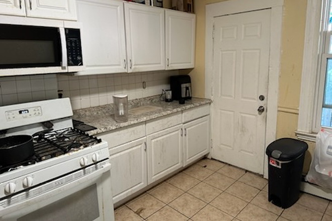 Call NOW for showings! 617-236-8600 - SOUTH HUNTINGTON AVE - *1/2 FEE* LRG MODERN SPLIT 3BR/1BA FOR 4 PPL AVAIL *9/1/2026* W/ EIK, DECK! Apartments
