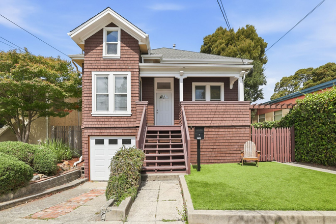 - Beautiful 3 Bedroom Northbrae Front House Available!