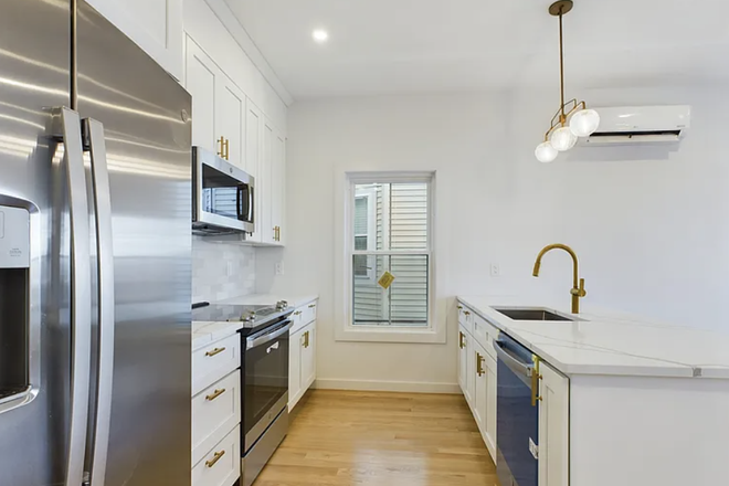 Kitchen - apartment close to campus, less than 5 minutes walk to bus stop