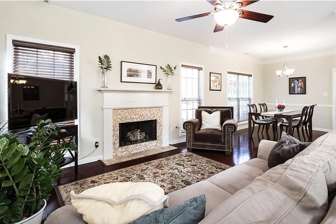 Living room - Spacious 4 bedroom house, minutes from Emory and CDC