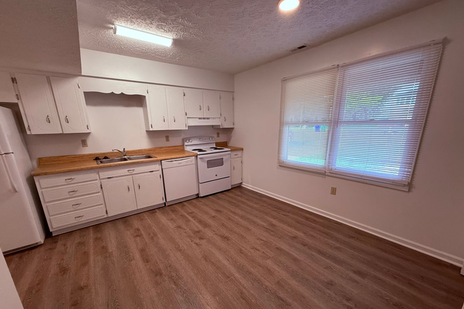 - 3 Bedroom, 1.5 Bathroom Duplex