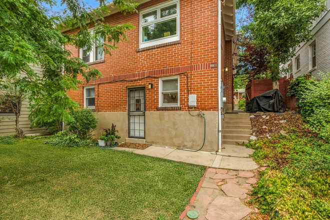 Private, separate entrance to apartment at back - SECLUDED APT GREAT CENTRAL LOCATION Wash Park West Classic Craftsman 1922 Brick Bungalow