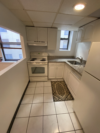 Kitchen - Comm ave 1 Bed Kenmore Sq