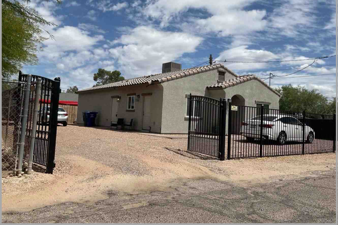 House exterior - Rent a room in a 3 Rooms/ 2.5 baths new house near U of A. 2.6 miles from Campus.