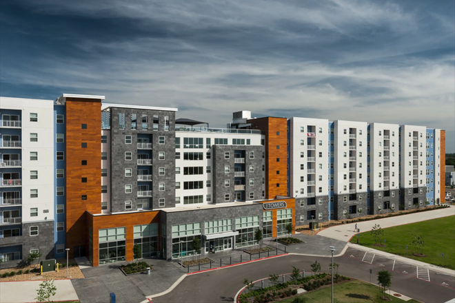 Parkwest Towers - Parkwest - 4x2 Tower Large (subletting 1 bedroom)