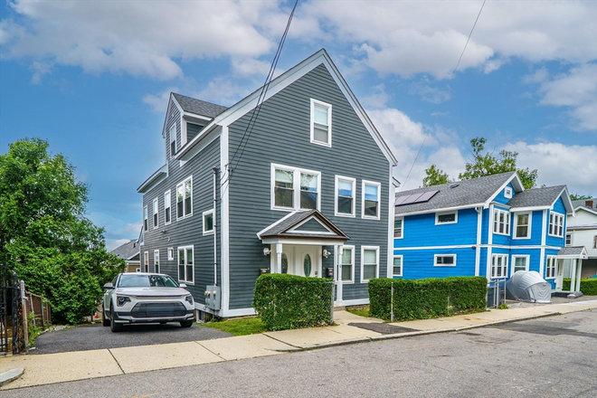 outside view - **NO BROKER FEE** Newly updated, close to campus with laundry in unit.