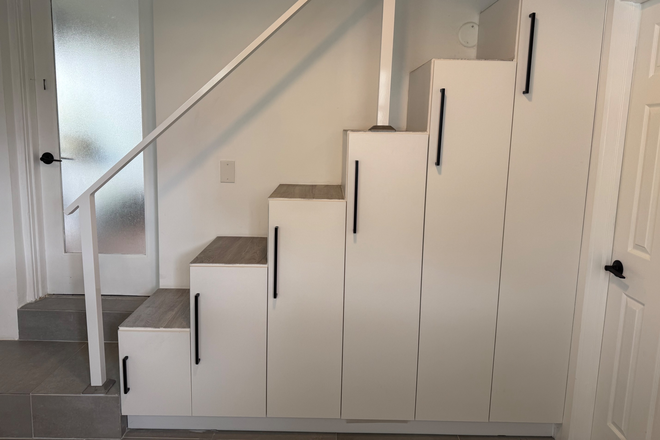 doors under steps are all for storage - Efficiency for Rent - Shenandoah Area