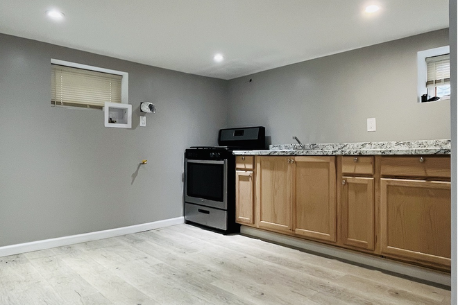Kitchen/Living Room - *Ground Floor Apt *Minutes From Campus *All Utilities Included *In-Unit Washer/Dryer *1 Room Left