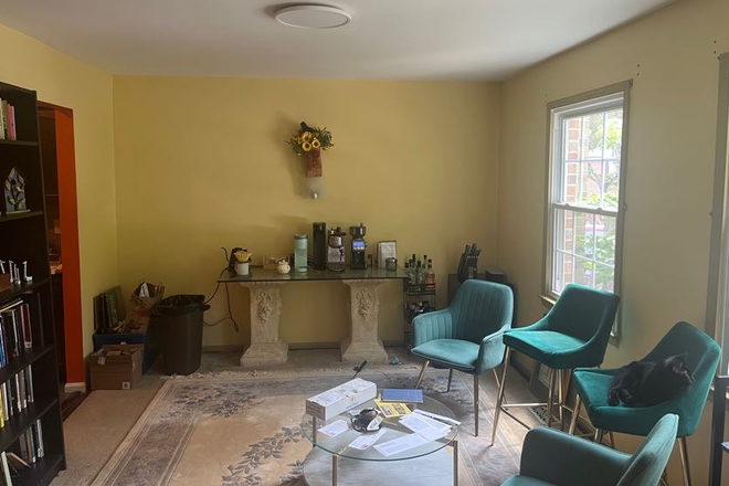 Sunroom - Master Bedroom, 5 min walk to Campus - Friendship Ct.