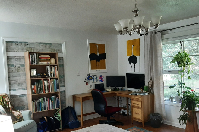 Bedroom - Fully furnished room (1B1B) within 2 miles to campus for rent -affordable housing for stude