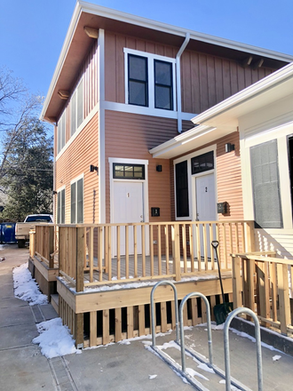 Unit 2 Exterior, Front Porch, Bike Storage - 2949 Broadway #2 Beautiful 4 Bed/3 Bath, Central Location, Available for Fall Pre-Leasing
