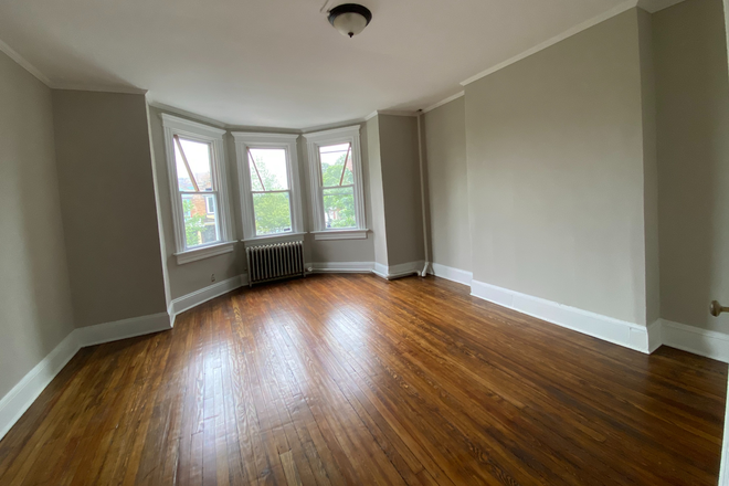 Bedroom 2 - Spacious 6 Bedroom House Close to JHU Homewood Campus