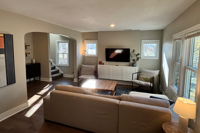 Living room - 4 bed 2 bath unit