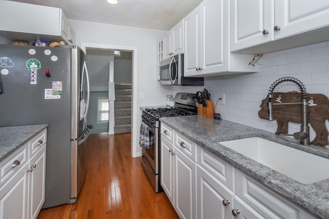 kitchen - 2 Bed 1.5 Bath Dorchester